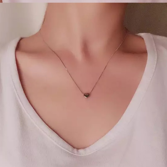 NEW SILVER HEART SHAPED PENDANT NECKLACE, NICE NECKLACE, CUTE NECKLACE - Picture 6 of 6